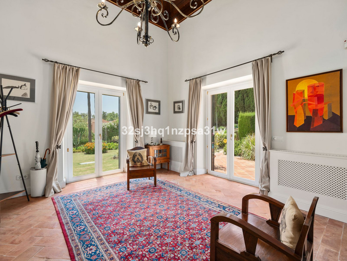 Se vende Villa - Chalet de 5 dormitorios en Costa Del Sol, Cadiz, España