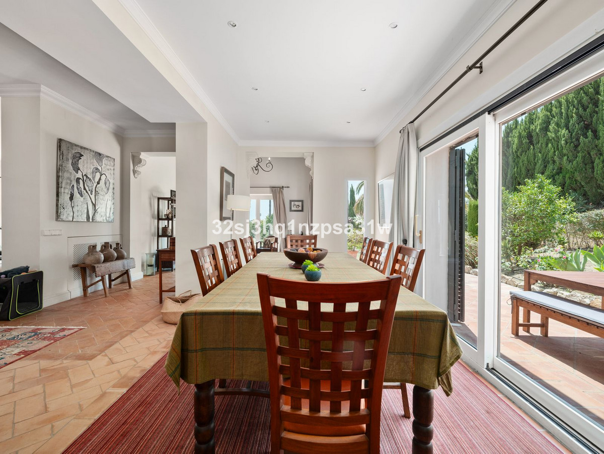 Se vende Villa - Chalet de 5 dormitorios en Costa Del Sol, Cadiz, España