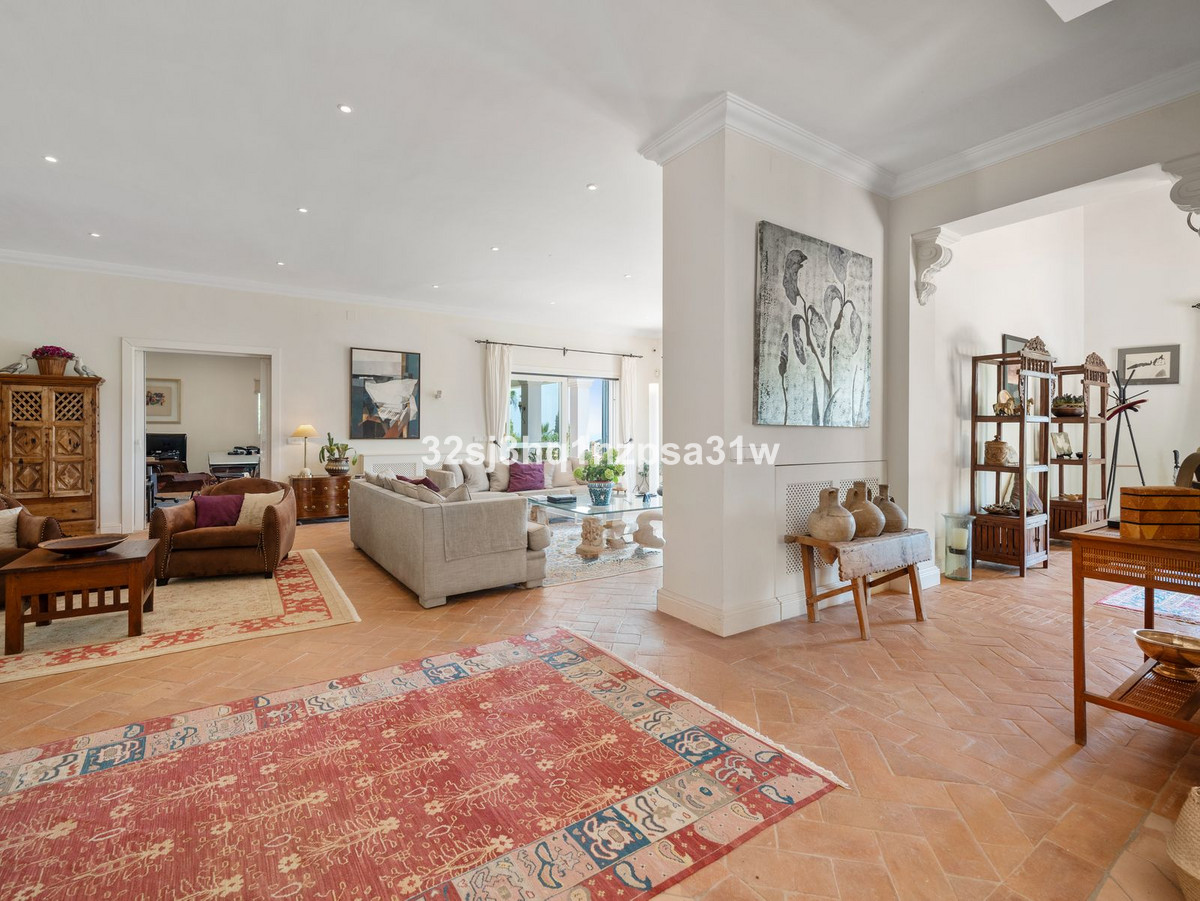 Se vende Villa - Chalet de 5 dormitorios en Costa Del Sol, Cadiz, España