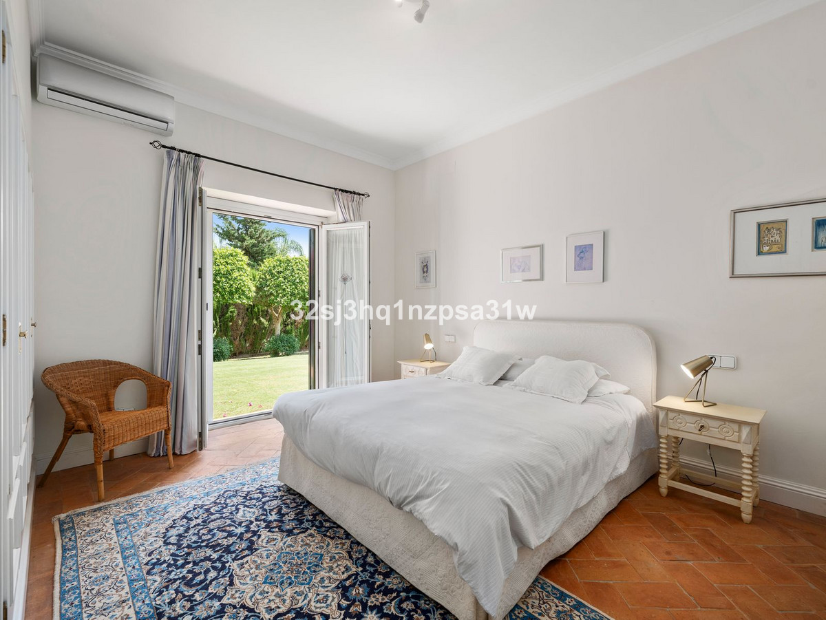 Se vende Villa - Chalet de 5 dormitorios en Costa Del Sol, Cadiz, España