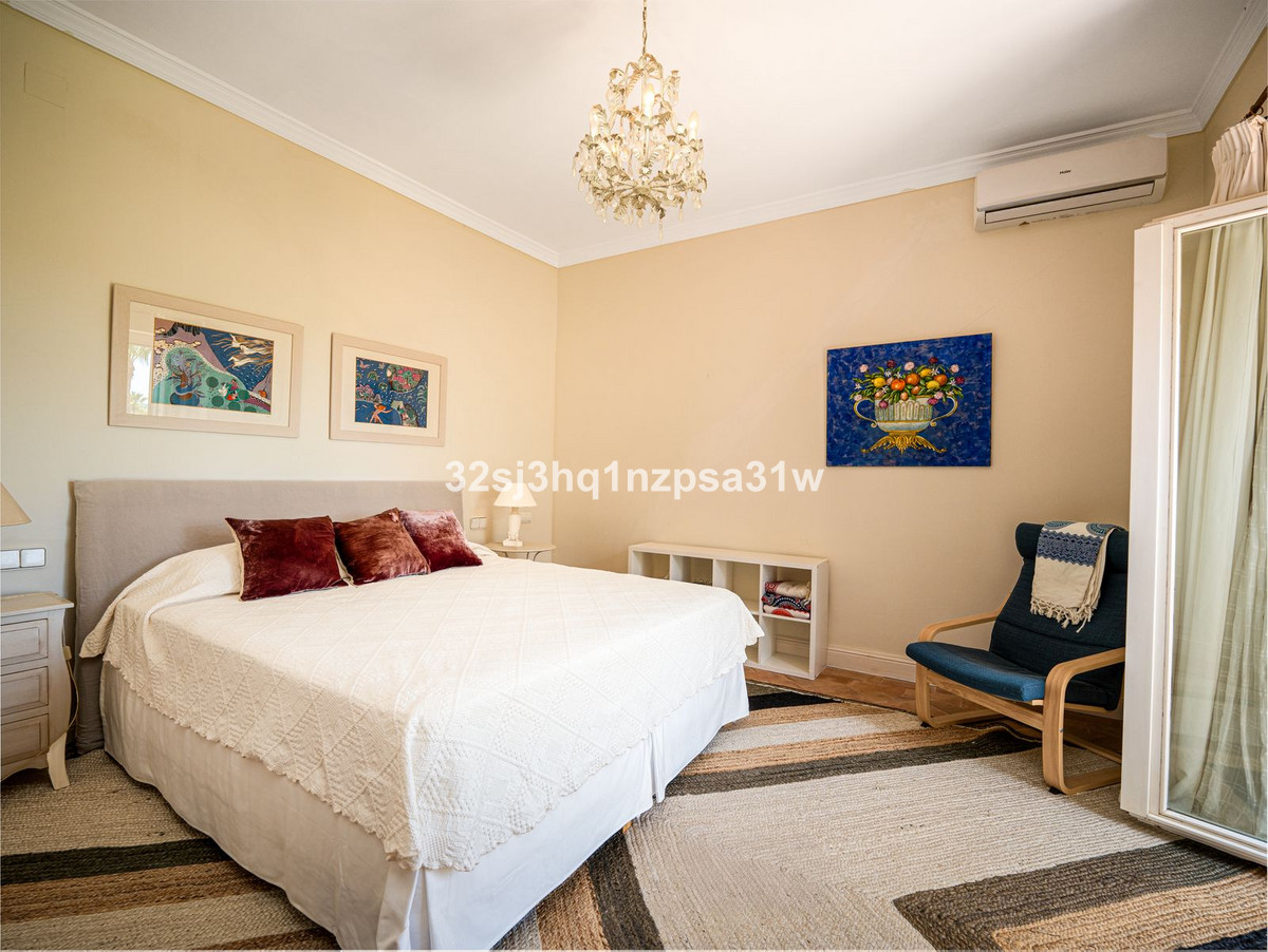 Se vende Villa - Chalet de 5 dormitorios en Costa Del Sol, Cadiz, España