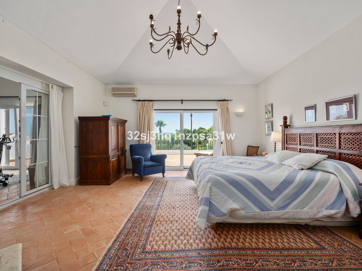 Se vende Villa - Chalet de 5 dormitorios en Costa Del Sol, Cadiz, España