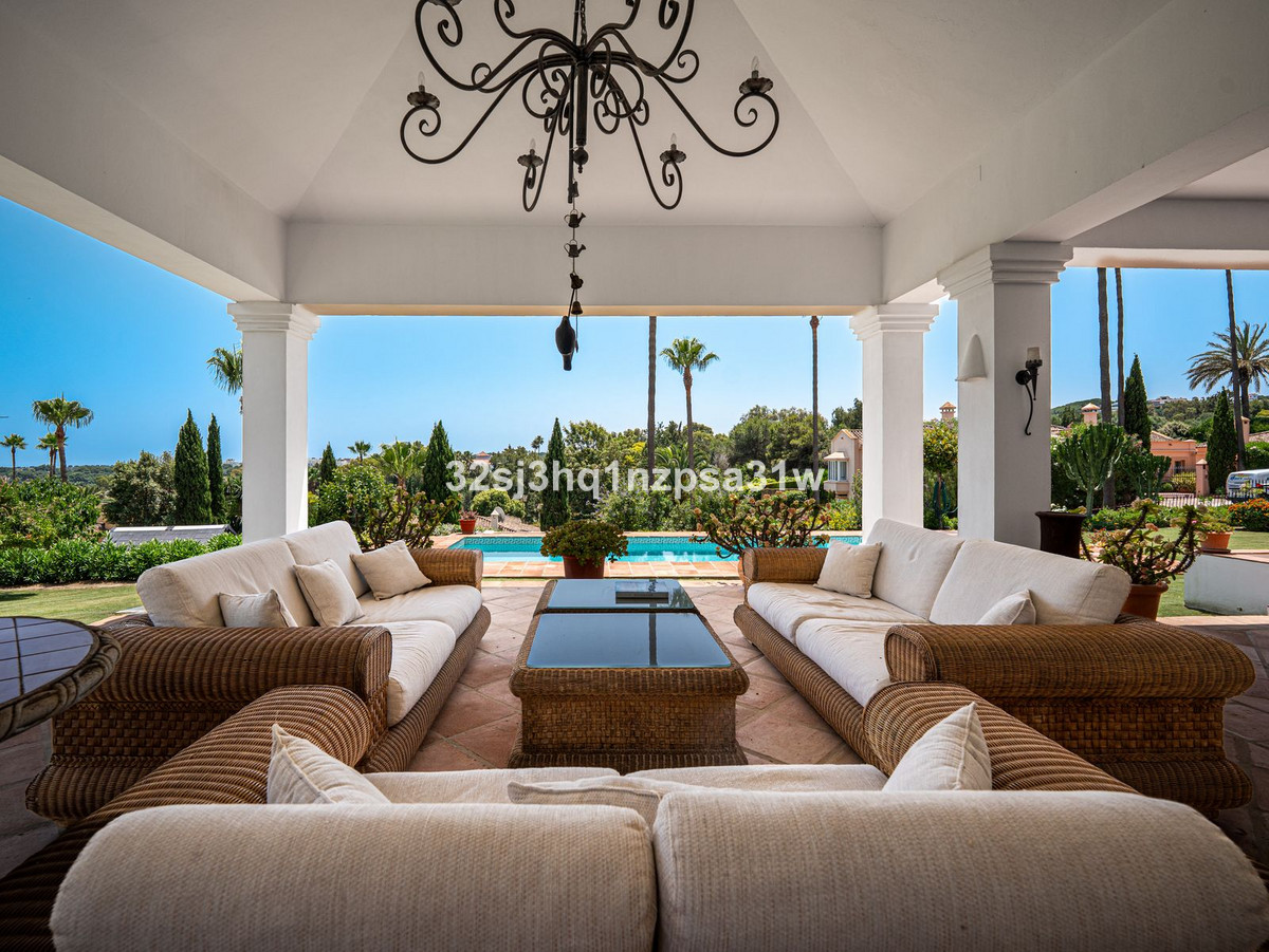 Se vende Villa - Chalet de 5 dormitorios en Costa Del Sol, Cadiz, España