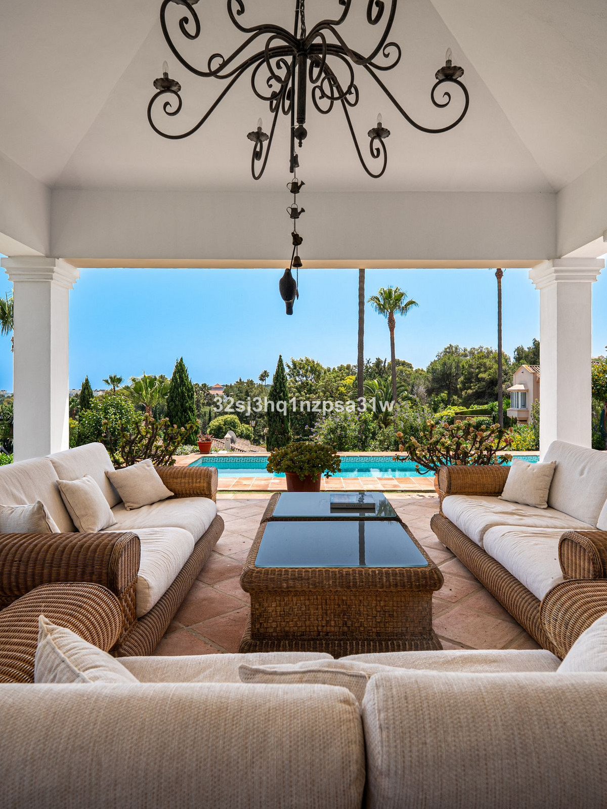Se vende Villa - Chalet de 5 dormitorios en Costa Del Sol, Cadiz, España