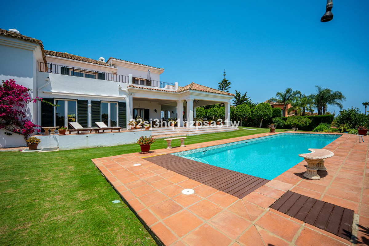 Se vende Villa - Chalet de 5 dormitorios en Costa Del Sol, Cadiz, España