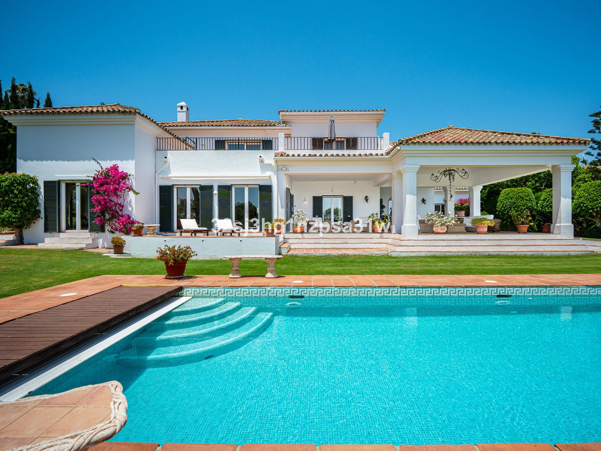 Se vende Villa - Chalet de 5 dormitorios en Costa Del Sol, Cadiz, España