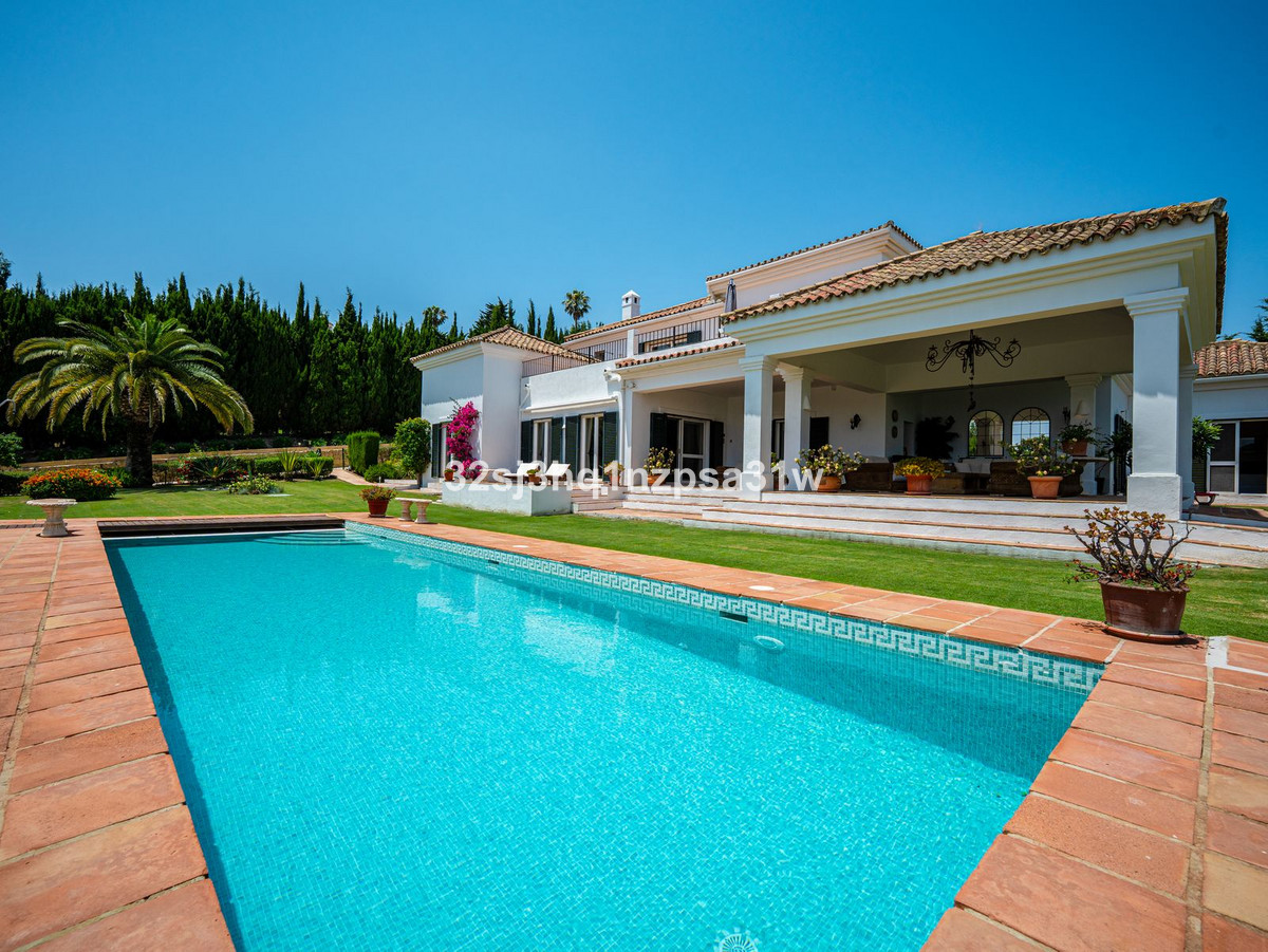 Se vende Villa - Chalet de 5 dormitorios en Costa Del Sol, Cadiz, España