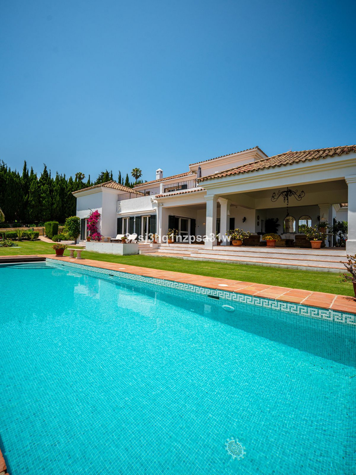 Se vende Villa - Chalet de 5 dormitorios en Costa Del Sol, Cadiz, España