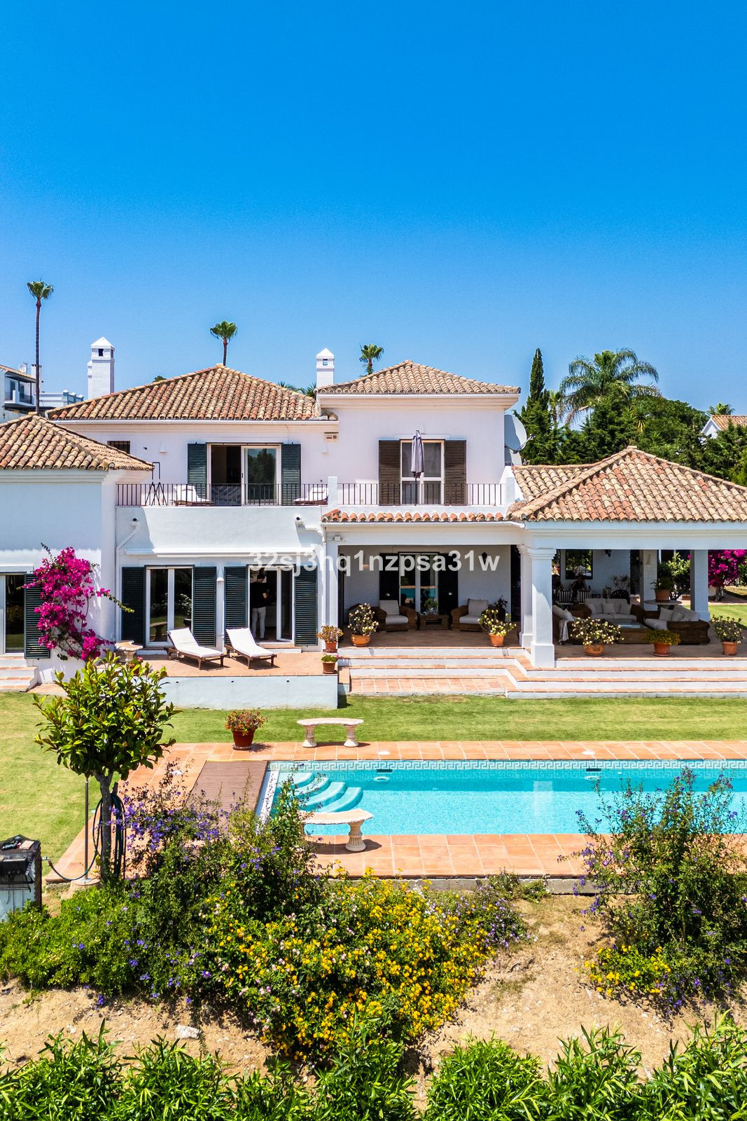 Se vende Villa - Chalet de 5 dormitorios en Costa Del Sol, Cadiz, España