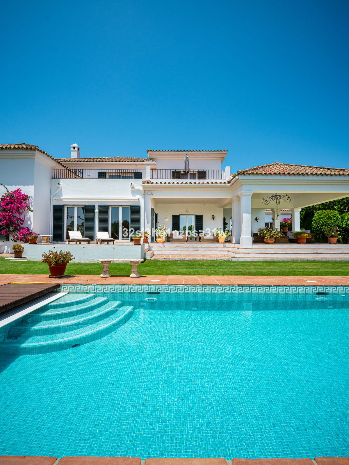 Se vende Villa - Chalet de 5 dormitorios en Costa Del Sol, Cadiz, España