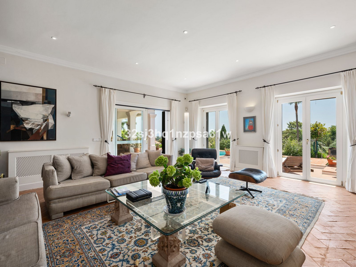 Se vende Villa - Chalet de 5 dormitorios en Costa Del Sol, Cadiz, España