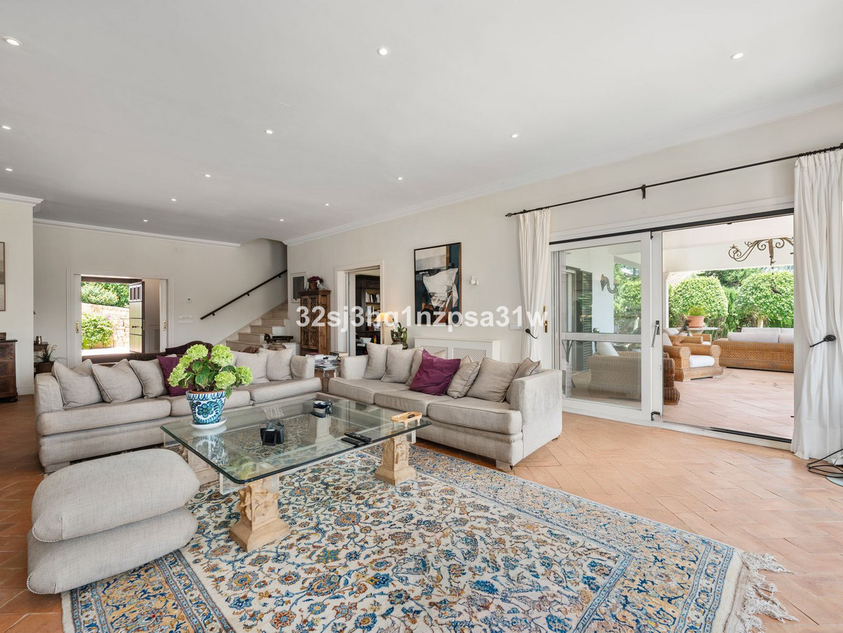 Se vende Villa - Chalet de 5 dormitorios en Costa Del Sol, Cadiz, España