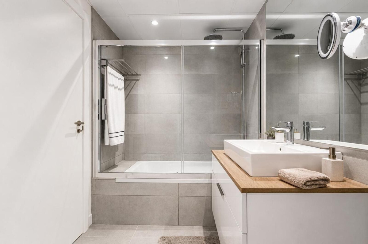 3 Bed Apartment for sale in Selwo Costa Del Sol, Málaga, Spain