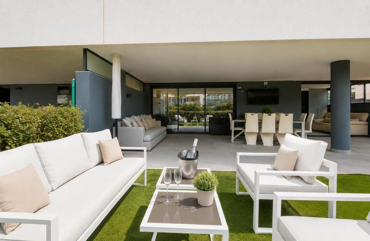 3 Bed Apartment for sale in Selwo Costa Del Sol, Málaga, Spain