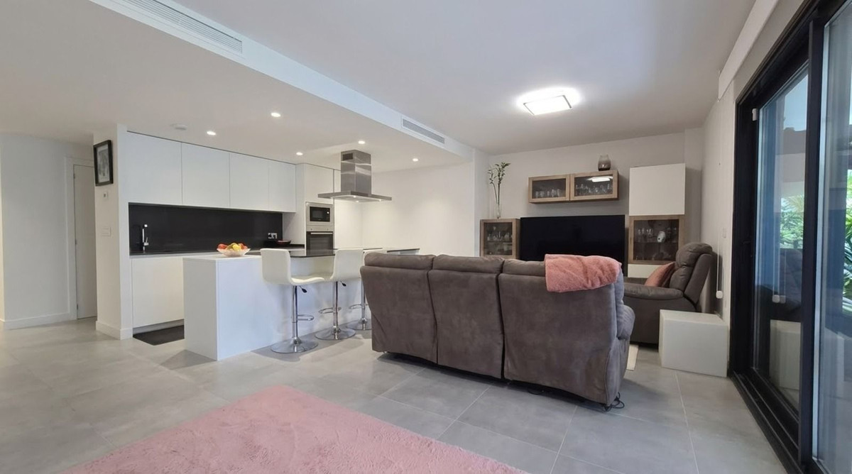 3 Bed Apartment for sale in Selwo Costa Del Sol, Málaga, Spain