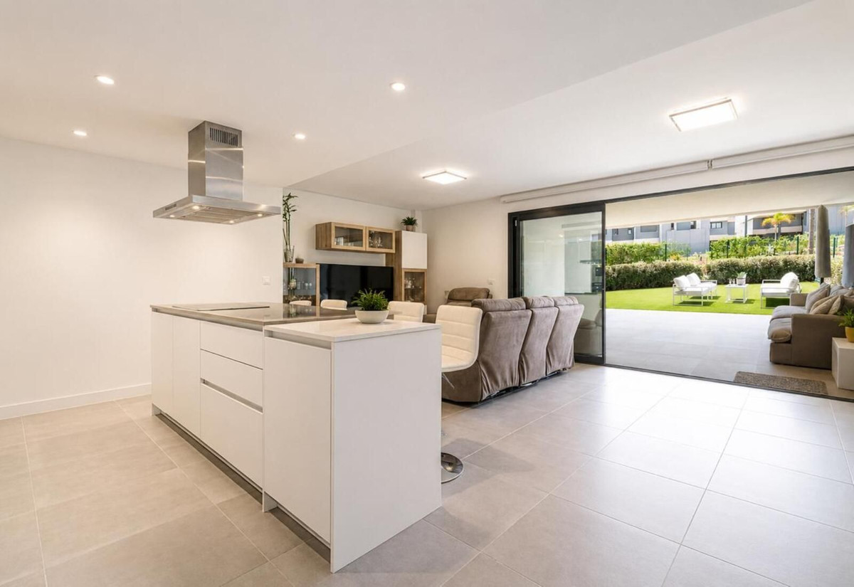 3 Bed Apartment for sale in Selwo Costa Del Sol, Málaga, Spain