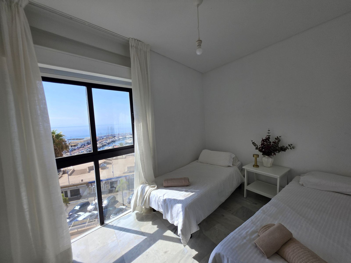 Se vende Apartamento Planta Media de 2 dormitorios en Costa Del Sol, Málaga, España