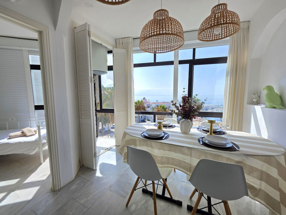 Se vende Apartamento Planta Media de 2 dormitorios en Costa Del Sol, Málaga, España