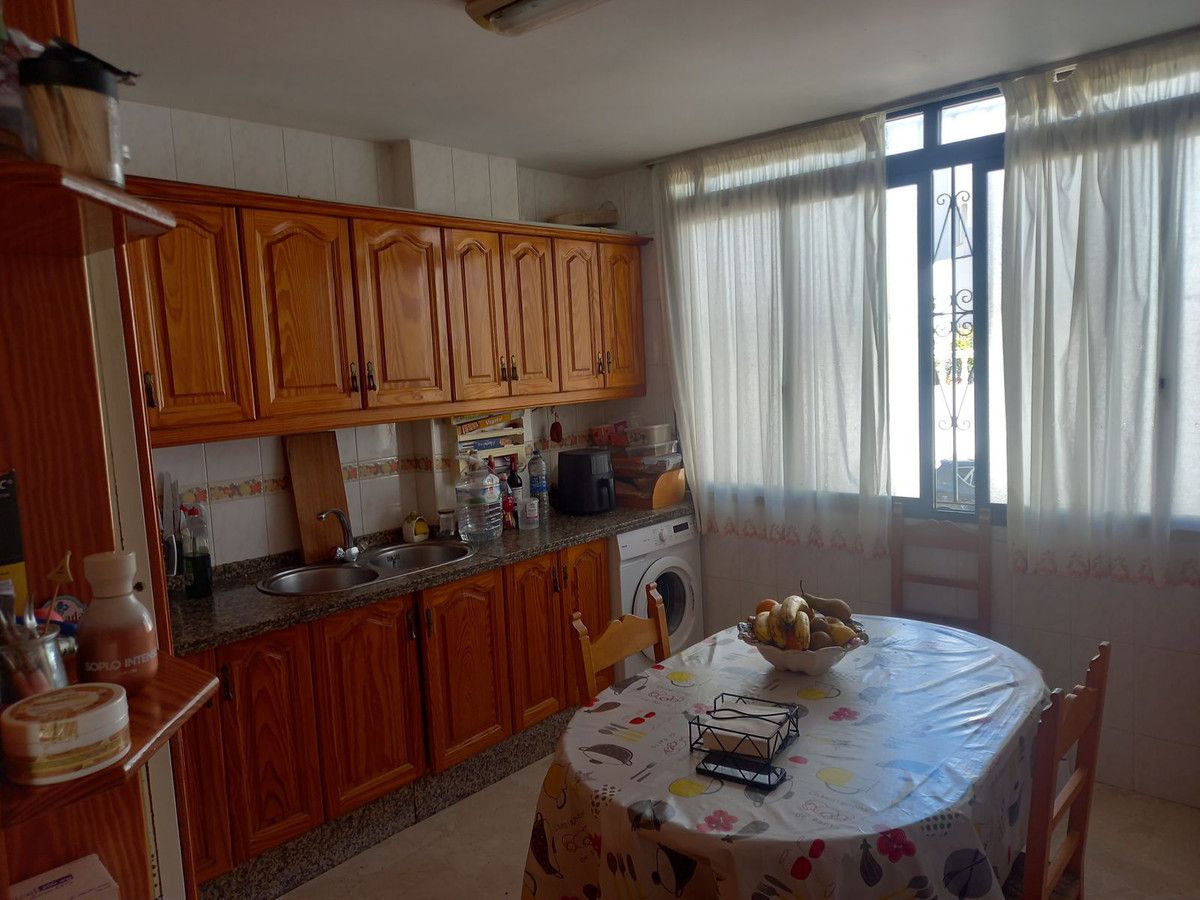 4 Bed Townhouse for sale in Estepona Costa Del Sol, Málaga, Spain