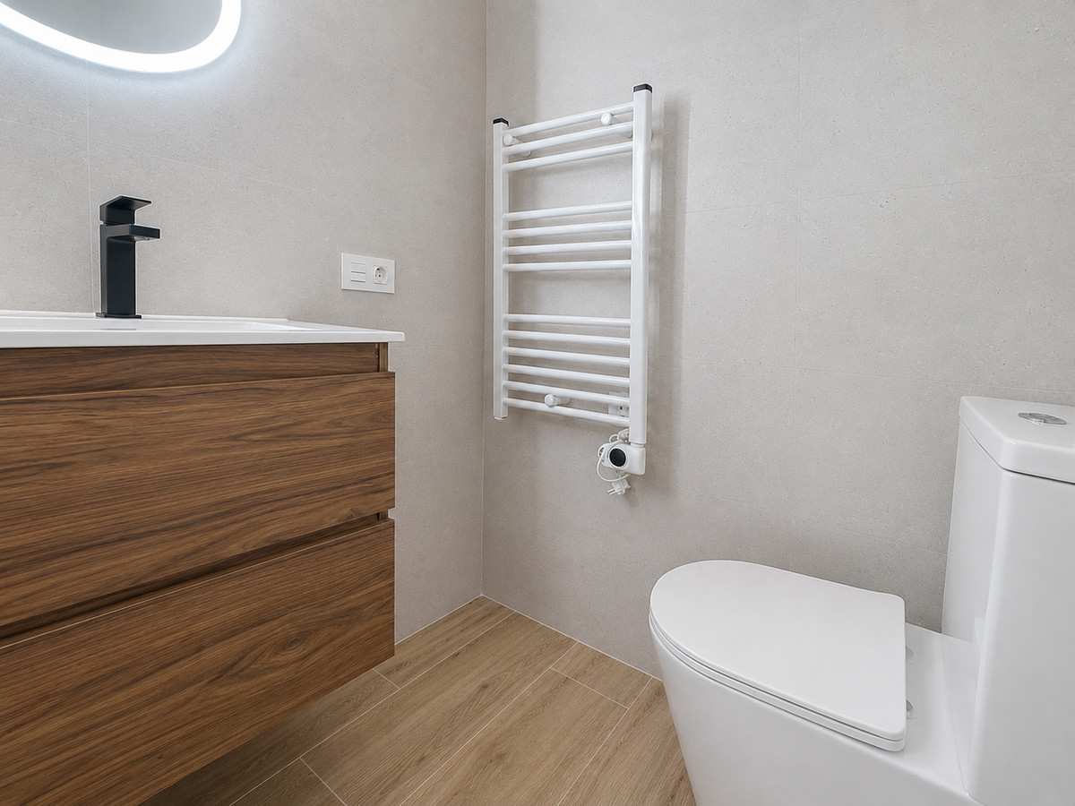 2 Bed Apartment for sale in Estepona Costa Del Sol, Málaga, Spain