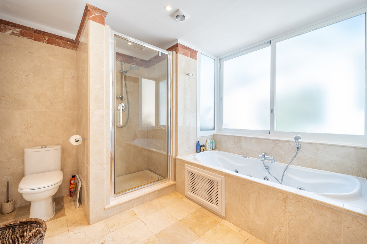 4 Bed Townhouse for sale in Istán Costa Del Sol, Málaga, Spain