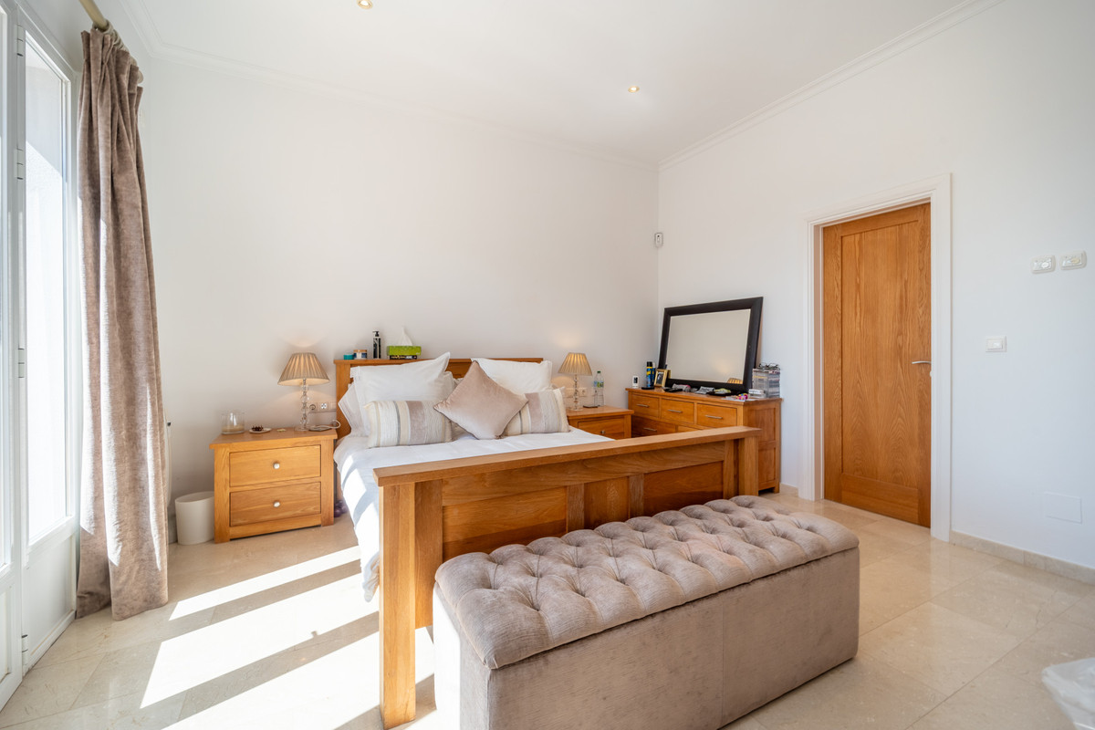 4 Bed Townhouse for sale in Istán Costa Del Sol, Málaga, Spain