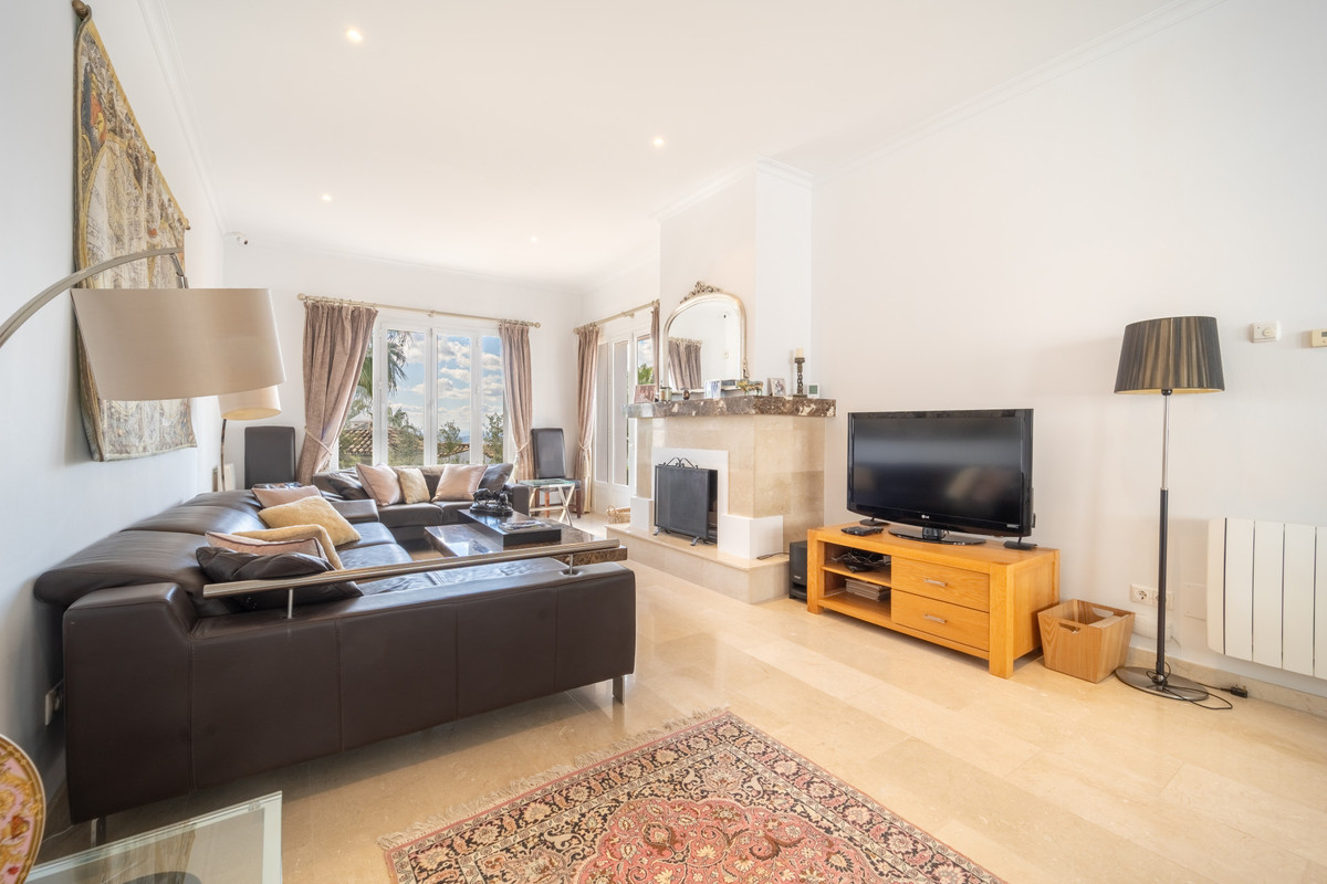 4 Bed Townhouse for sale in Istán Costa Del Sol, Málaga, Spain