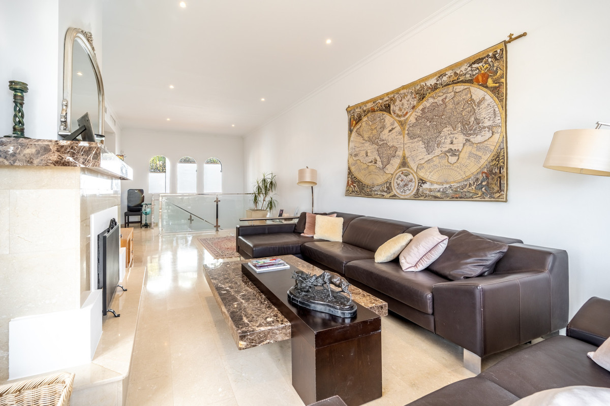 4 Bed Townhouse for sale in Istán Costa Del Sol, Málaga, Spain