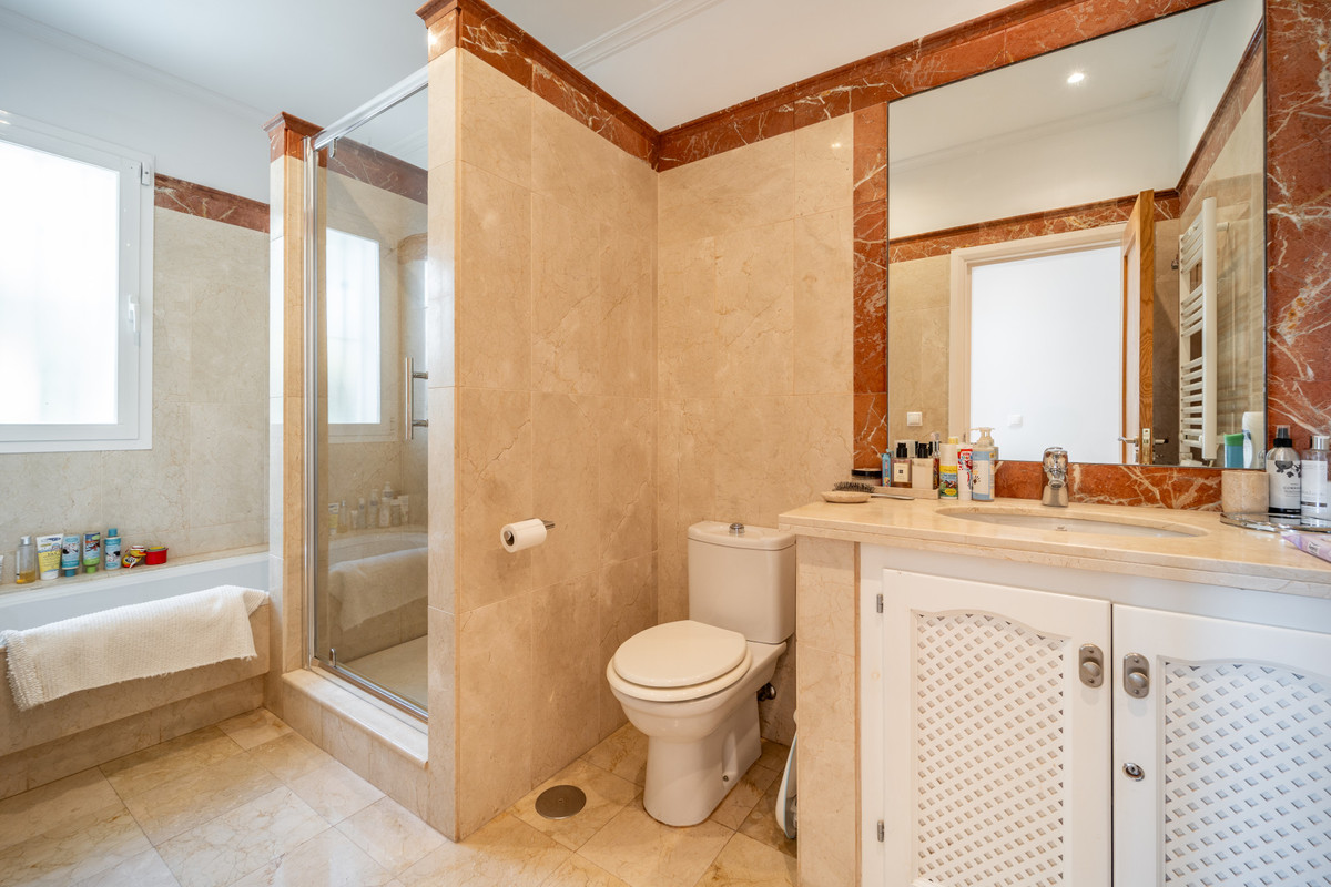 4 Bed Townhouse for sale in Istán Costa Del Sol, Málaga, Spain