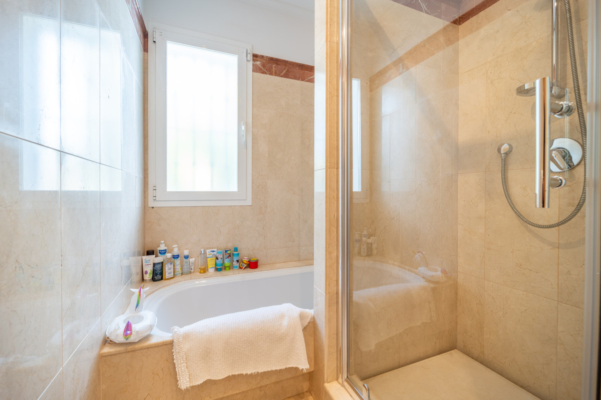 4 Bed Townhouse for sale in Istán Costa Del Sol, Málaga, Spain