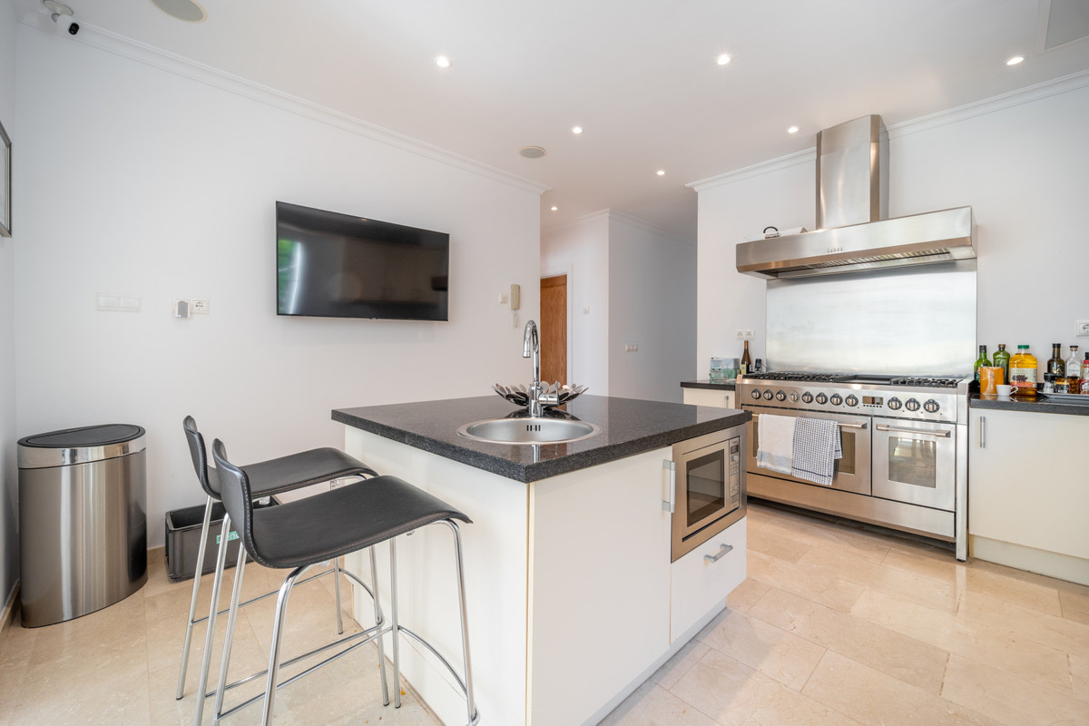 4 Bed Townhouse for sale in Istán Costa Del Sol, Málaga, Spain