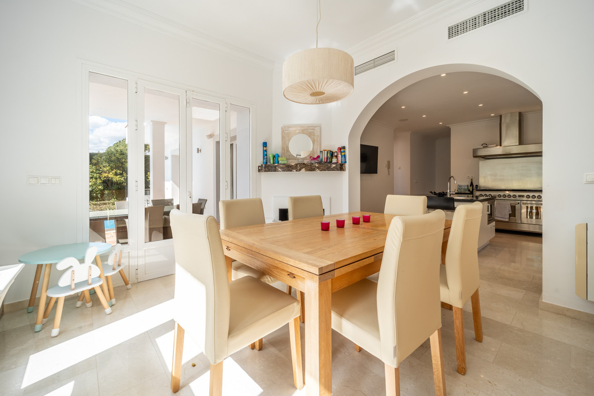 4 Bed Townhouse for sale in Istán Costa Del Sol, Málaga, Spain