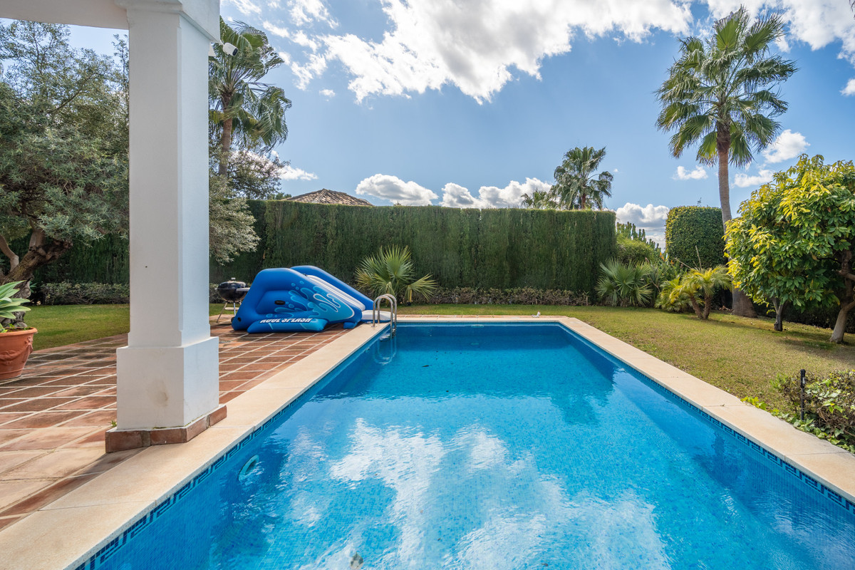 4 Bed Townhouse for sale in Istán Costa Del Sol, Málaga, Spain