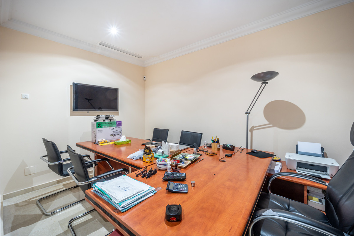 4 Bed Townhouse for sale in Istán Costa Del Sol, Málaga, Spain