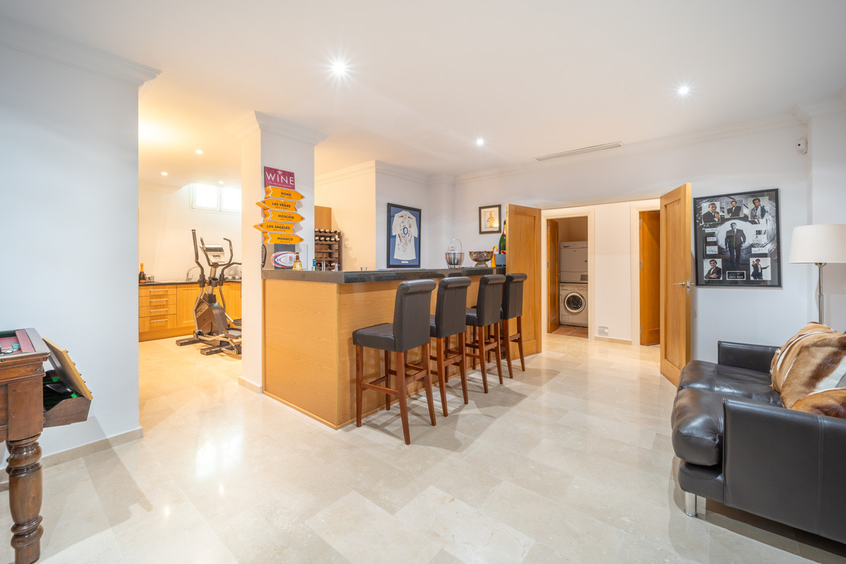 4 Bed Townhouse for sale in Istán Costa Del Sol, Málaga, Spain