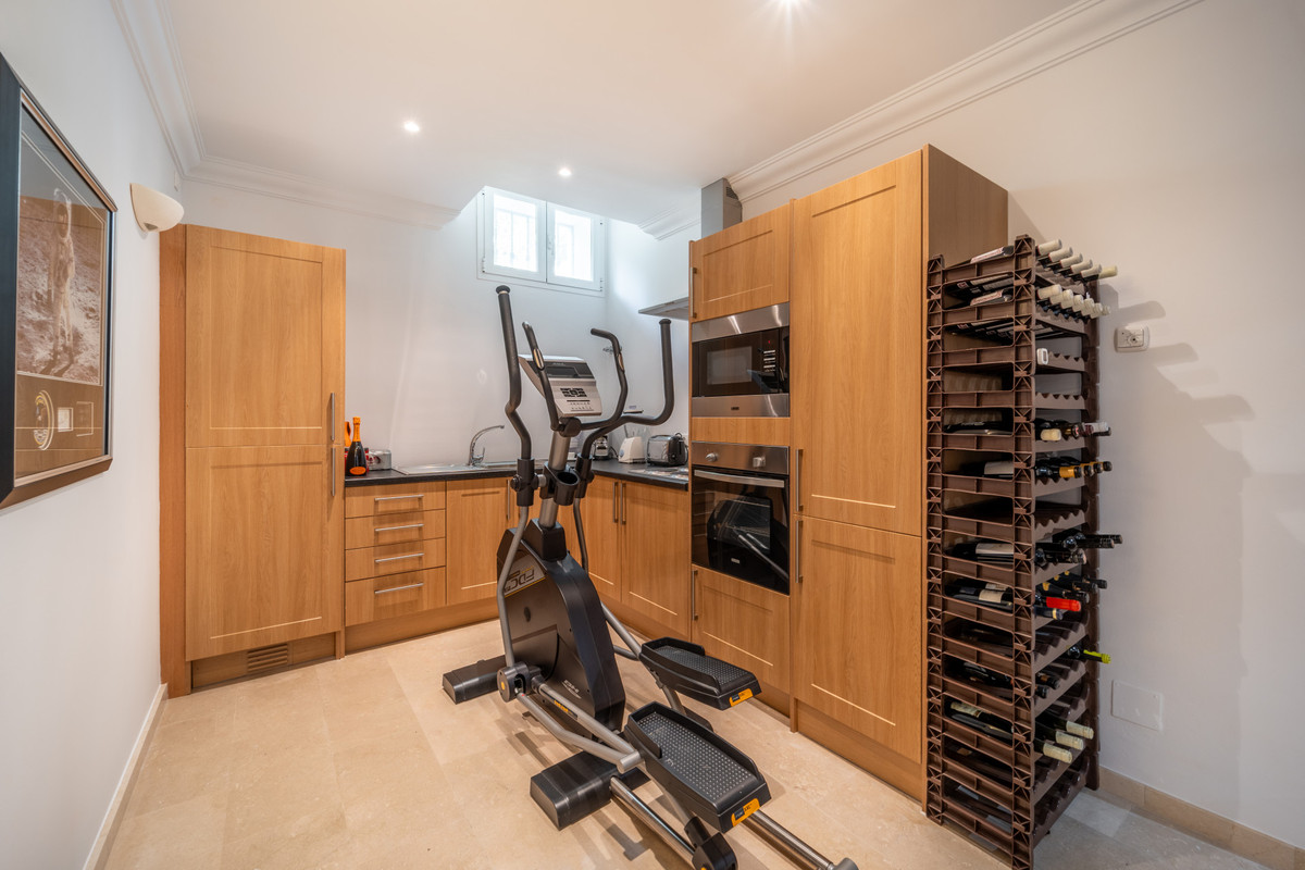 4 Bed Townhouse for sale in Istán Costa Del Sol, Málaga, Spain