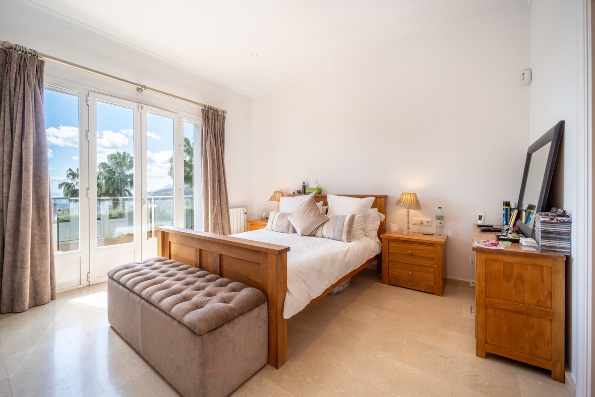 4 Bed Townhouse for sale in Istán Costa Del Sol, Málaga, Spain