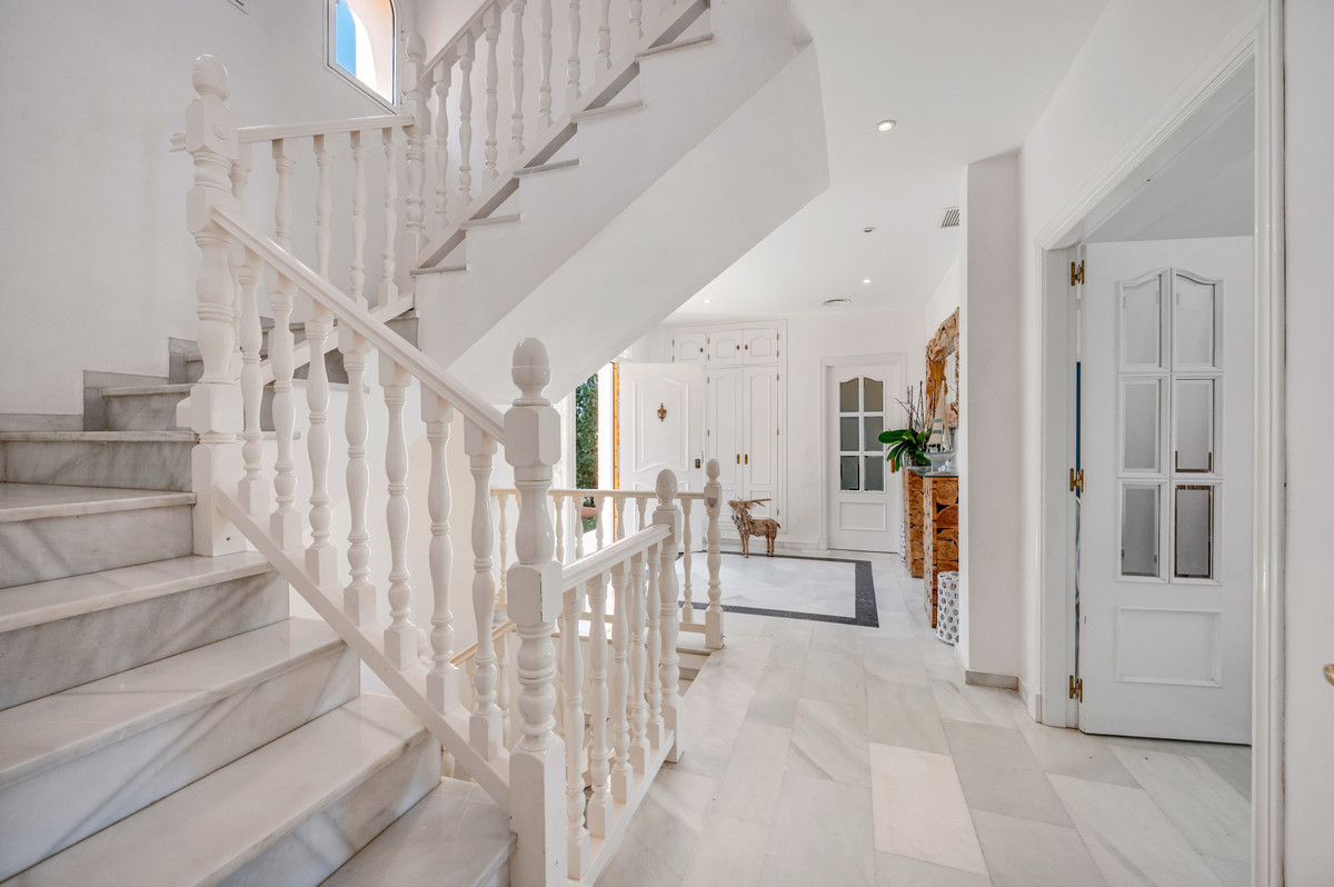 Se vende Villa - Chalet de 5 dormitorios en Costa Del Sol, Cadiz, España
