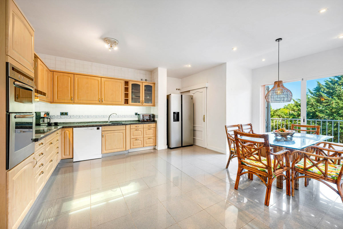 Se vende Villa - Chalet de 5 dormitorios en Costa Del Sol, Cadiz, España