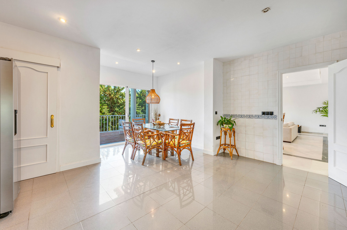 Se vende Villa - Chalet de 5 dormitorios en Costa Del Sol, Cadiz, España