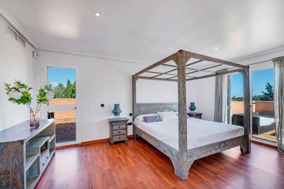 Se vende Villa - Chalet de 5 dormitorios en Costa Del Sol, Cadiz, España