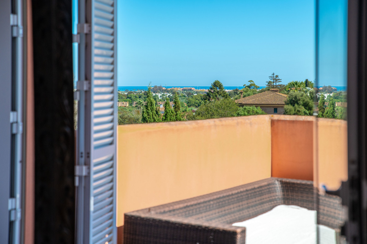 Se vende Villa - Chalet de 5 dormitorios en Costa Del Sol, Cadiz, España