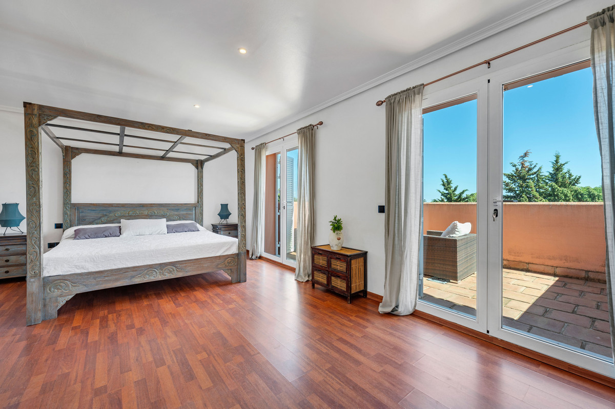 Se vende Villa - Chalet de 5 dormitorios en Costa Del Sol, Cadiz, España
