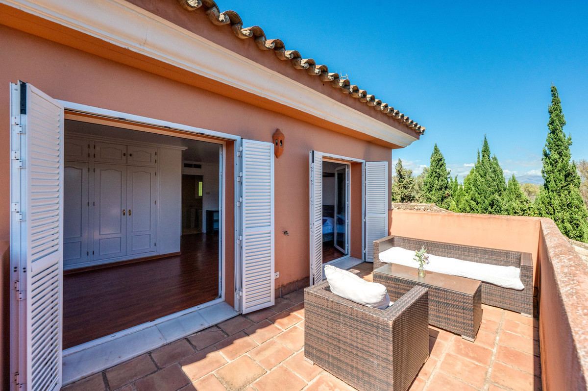 Se vende Villa - Chalet de 5 dormitorios en Costa Del Sol, Cadiz, España