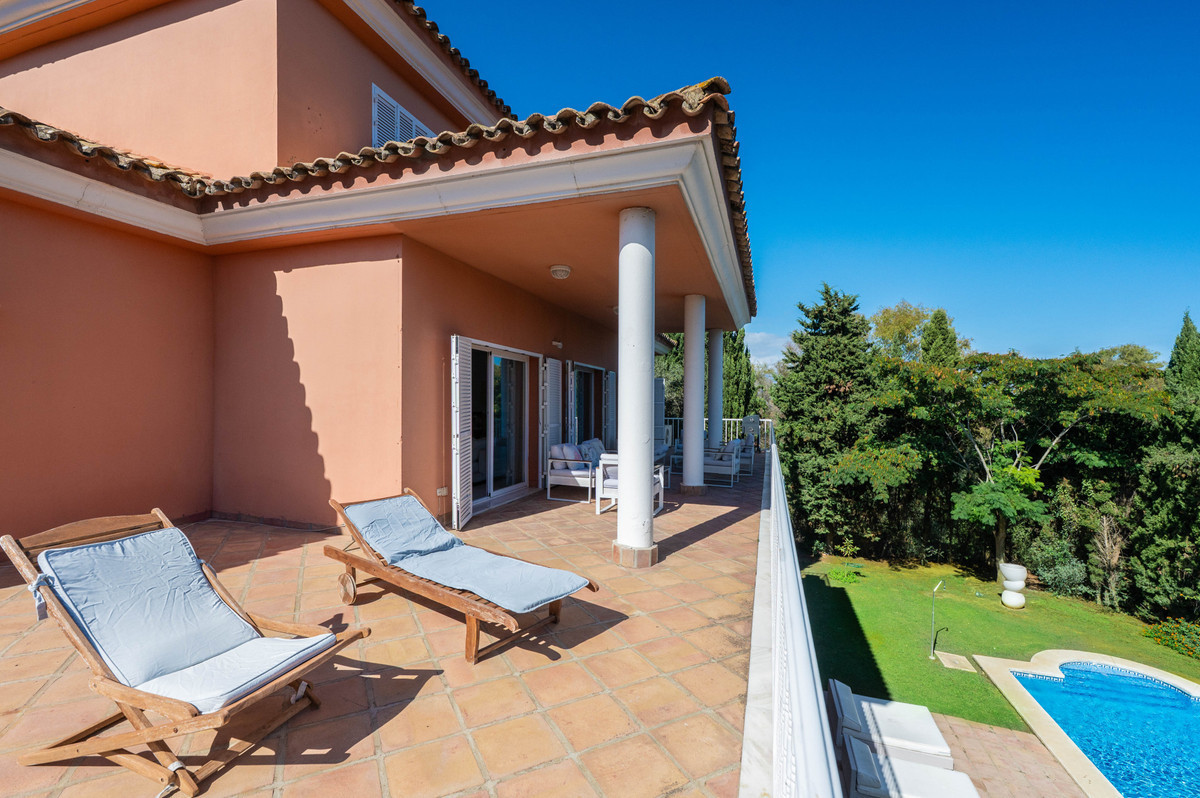 Se vende Villa - Chalet de 5 dormitorios en Costa Del Sol, Cadiz, España