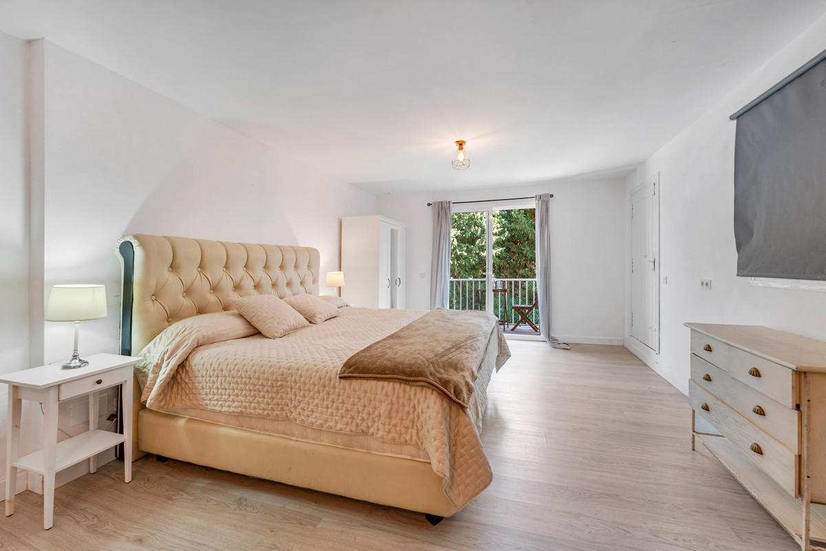 Se vende Villa - Chalet de 5 dormitorios en Costa Del Sol, Cadiz, España