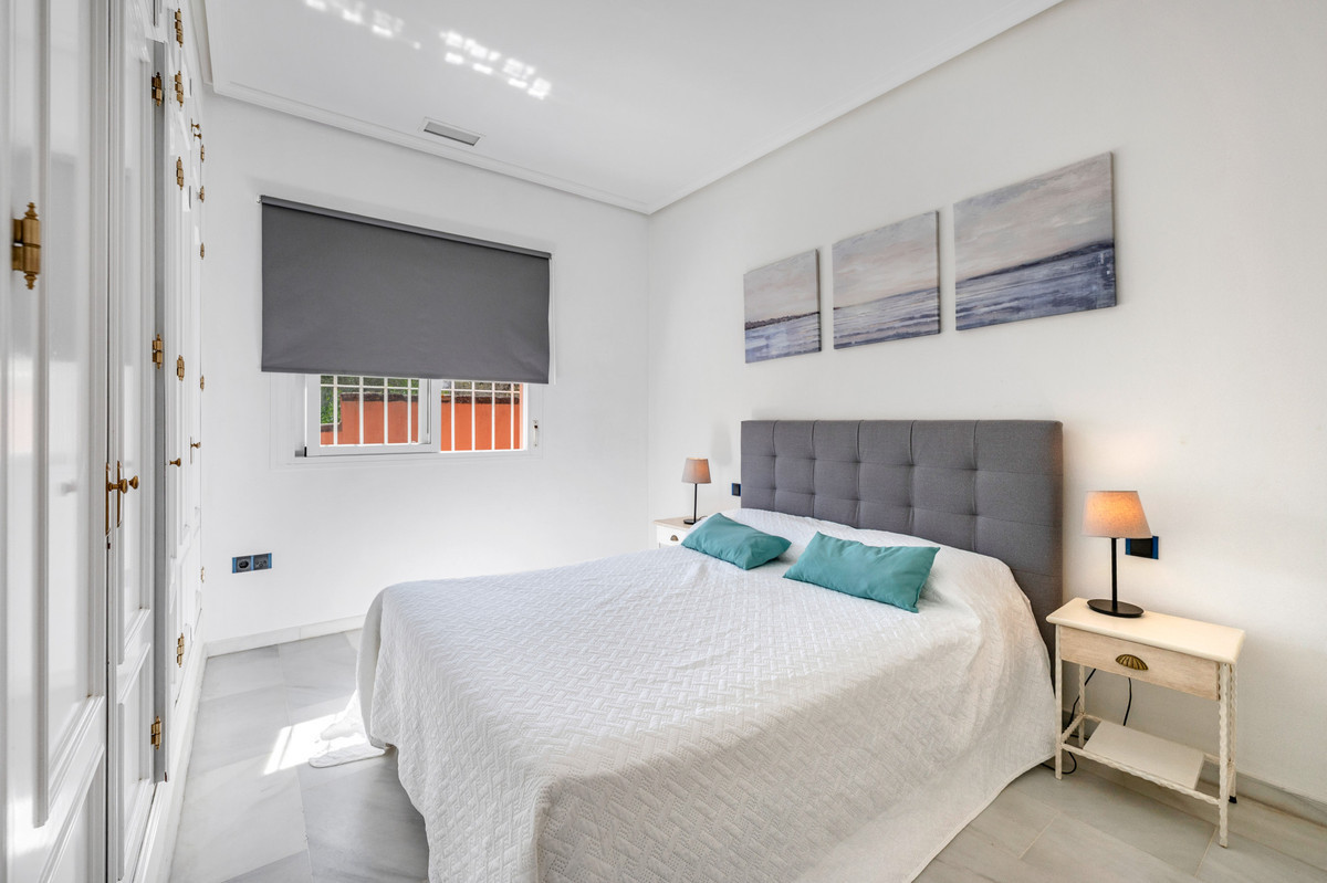 Se vende Villa - Chalet de 5 dormitorios en Costa Del Sol, Cadiz, España