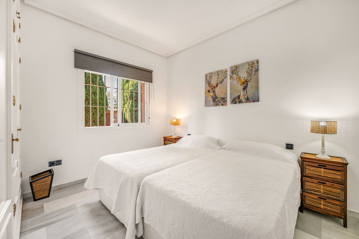 Se vende Villa - Chalet de 5 dormitorios en Costa Del Sol, Cadiz, España