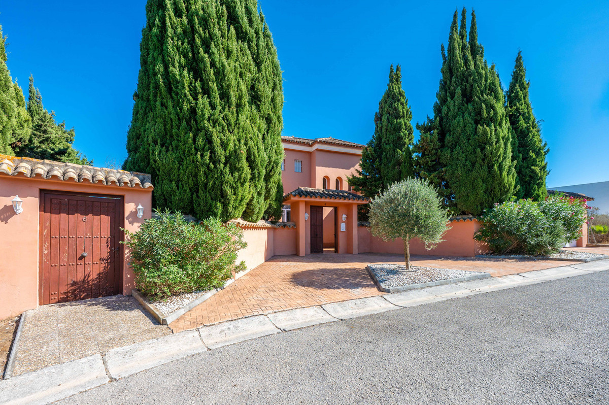 Se vende Villa - Chalet de 5 dormitorios en Costa Del Sol, Cadiz, España