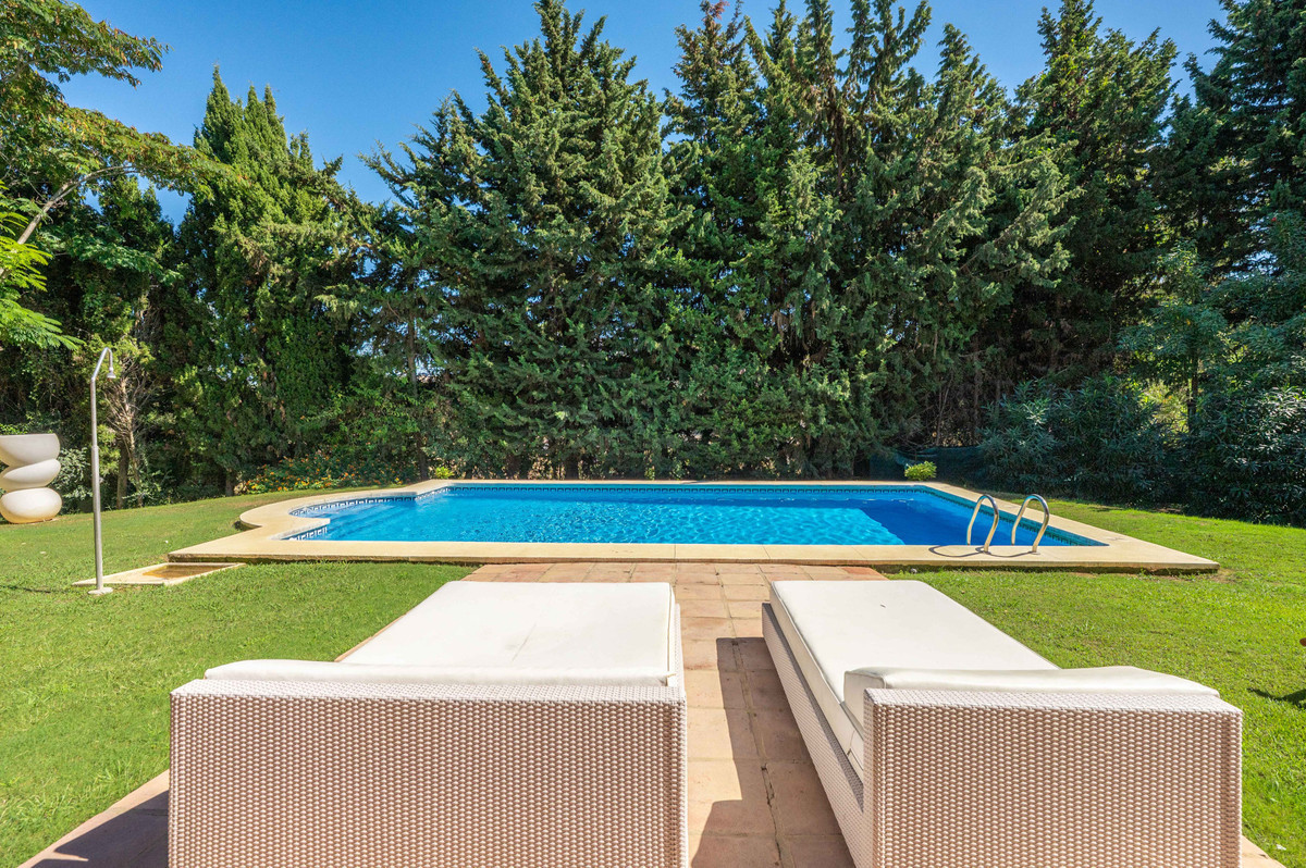 Se vende Villa - Chalet de 5 dormitorios en Costa Del Sol, Cadiz, España